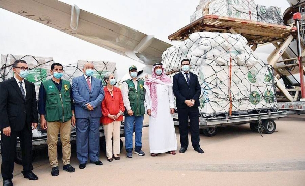 First airplane of Saudi aid airlift arrives in Algeria