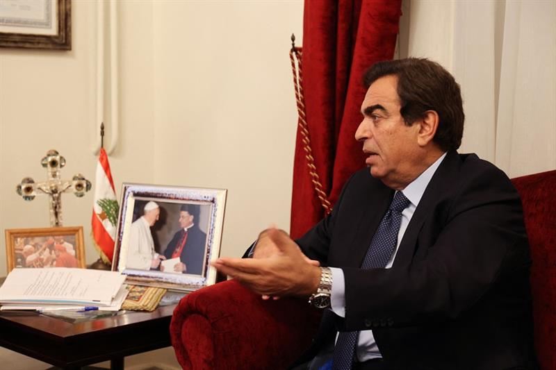 UAE says withdraws diplomats from Lebanon