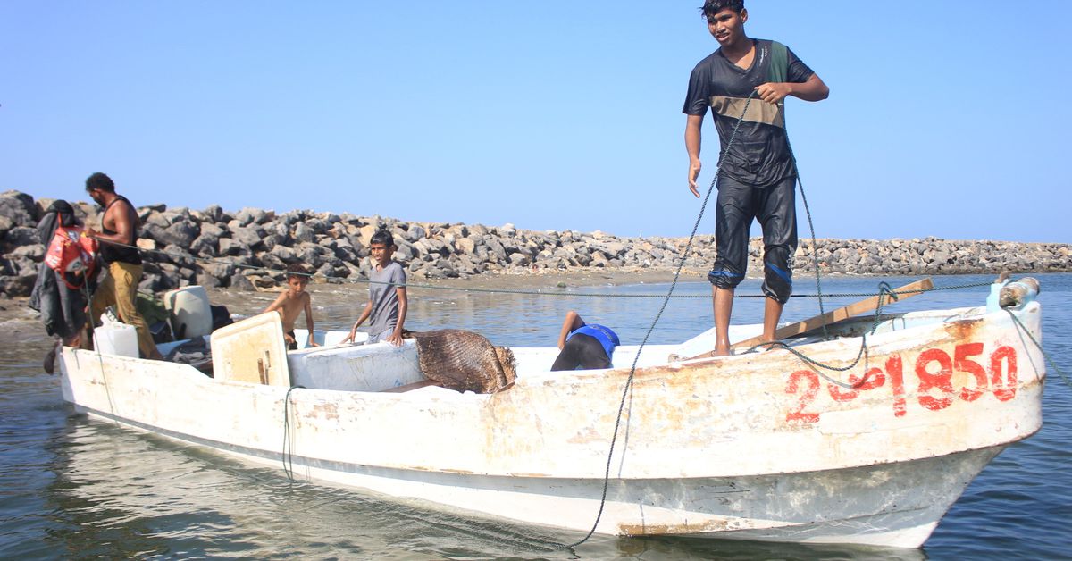 Coalition warplanes force Yemen's fishermen into the shallows