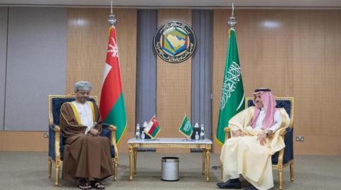 Saudi King Receives Messages on Bilateral Ties from Rulers of Oman, Bahrain