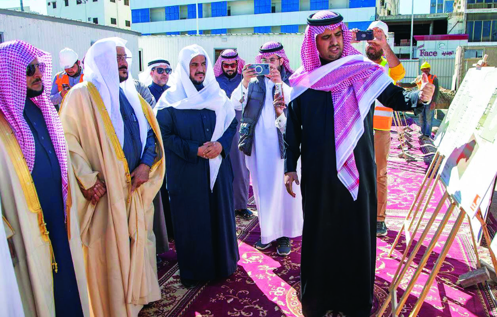 Saudi Islamic affairs minister inspects Khamis Mushayt grand mosque project