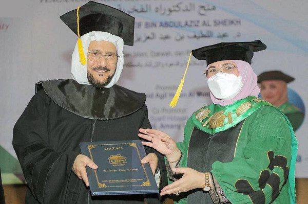 Indonesian University grants Saudi Islamic Affairs Minister honorary PhD in Shariah sciences