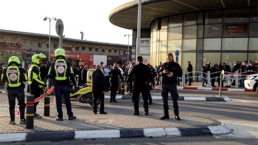 Israel: Four killed in shopping centre attack