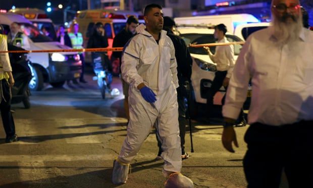 Israel: at least five dead in Tel Aviv shooting