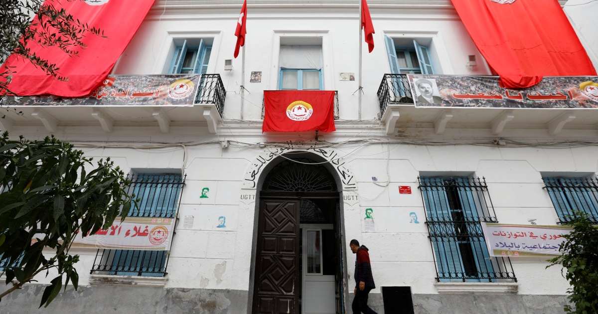 Tunisia union announces strike against proposed spending cuts
