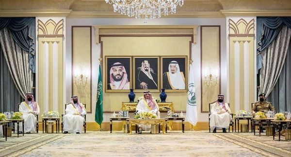Prince Abdulaziz conveys leadership's congratulations to Interior Ministry's personnel