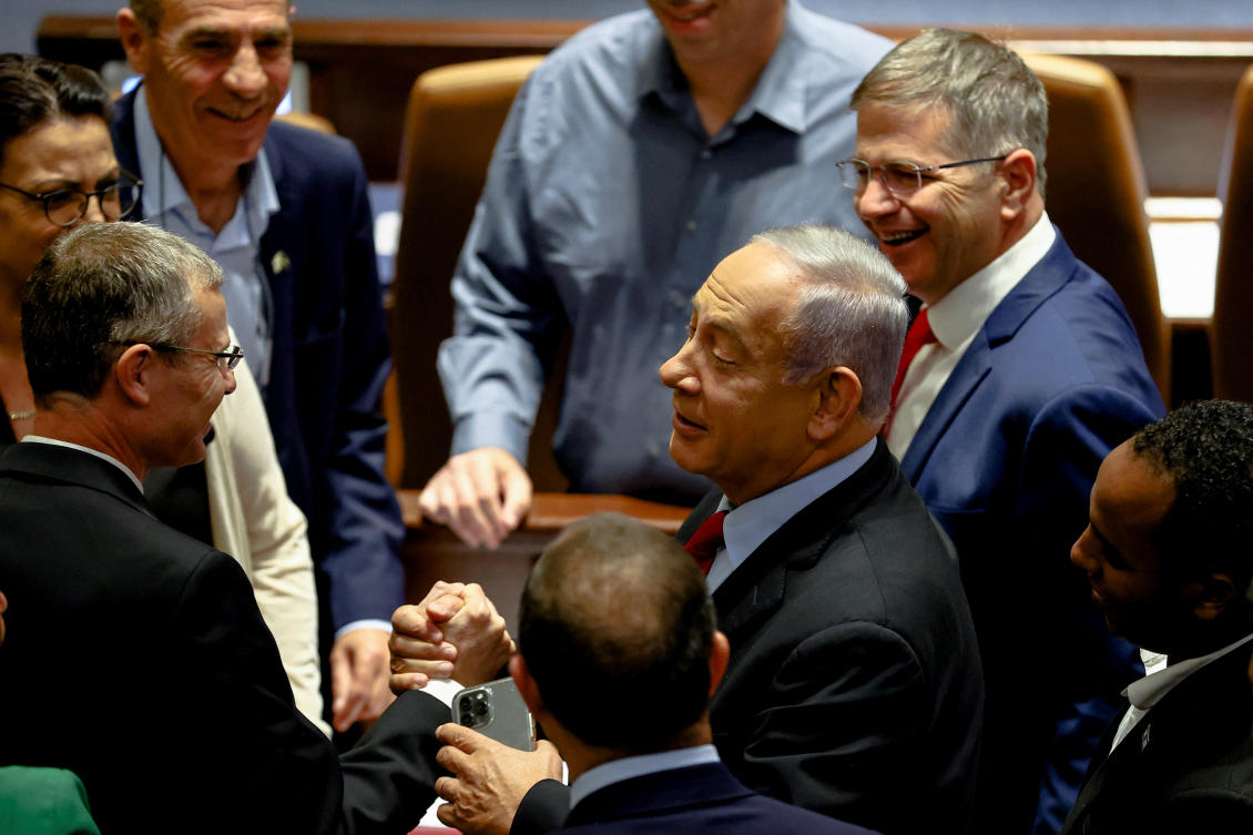 Netanyahu in poll lead as Israel heads for new election, but without majority to form a new & stable government