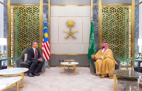 Crown Prince receives Malaysian defense minister
