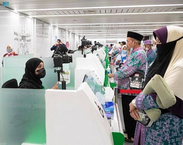 Makkah Route: Indonesian pilgrims excited to find Saudi passport employees speaking their language