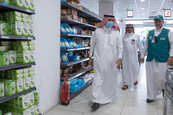 Al-Qasabi reviews readiness of Makkah markets for Hajj