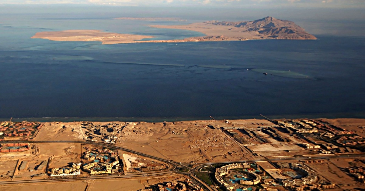 Why does Saudi Arabia want Red Sea islands of Tiran and Sanafir?