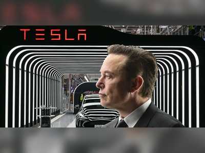 Tesla is still recruiting despite Elon Musk telling managers to pause hiring and cut the workforce by 10%