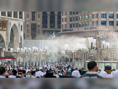 Presidency provides 250 misting fans in the Grand Mosque