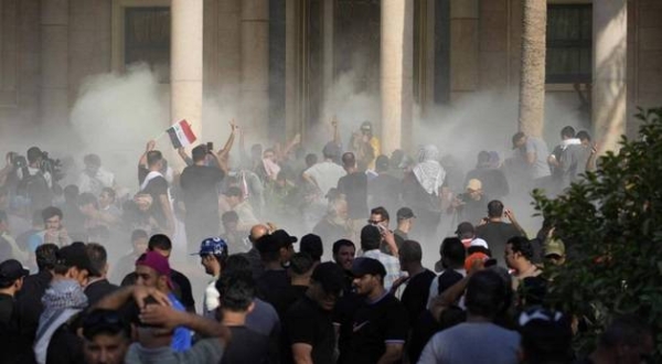 Sadr calls on supporters to end Baghdad protests after violent clashes