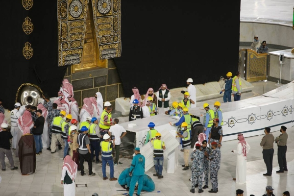 Preventive barriers around Kaaba removed