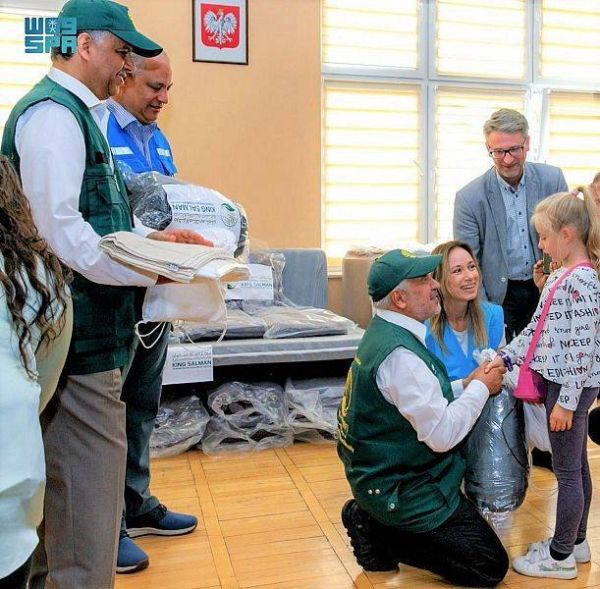 Dr. Al-Rabeeah inspects KSrelief shelter aid for Ukrainian refugees in Poland
