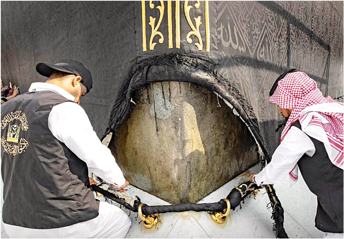 Maintenance work carried out on Kaaba Kiswa