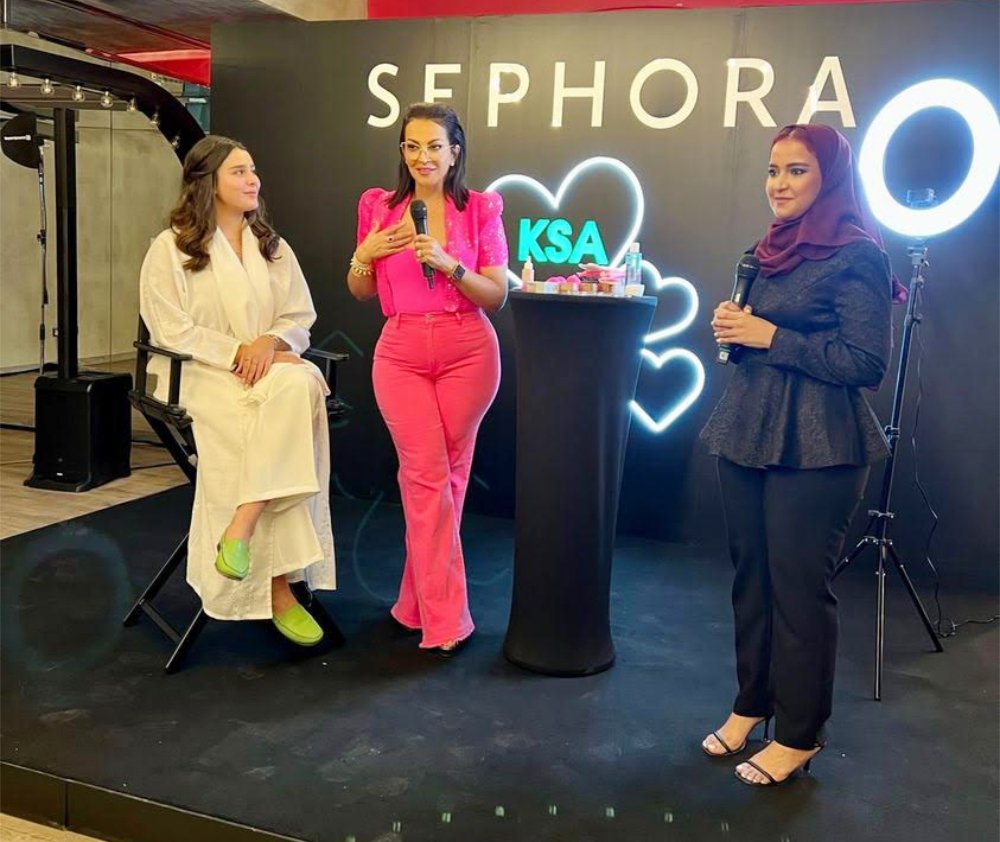 Saudi women ‘stun’ Beauty Blender creator at makeup masterclass