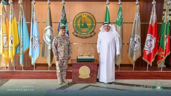 Assistant Minister of Defense Khalid Al-Bayari visits Madinah command
