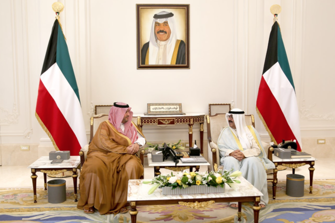 Saudi minister of state visits Kuwaiti crown prince