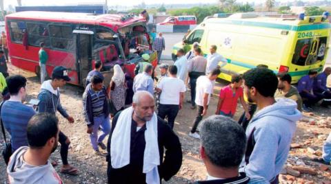 21 Dead as Egypt Minibus Topples into Canal