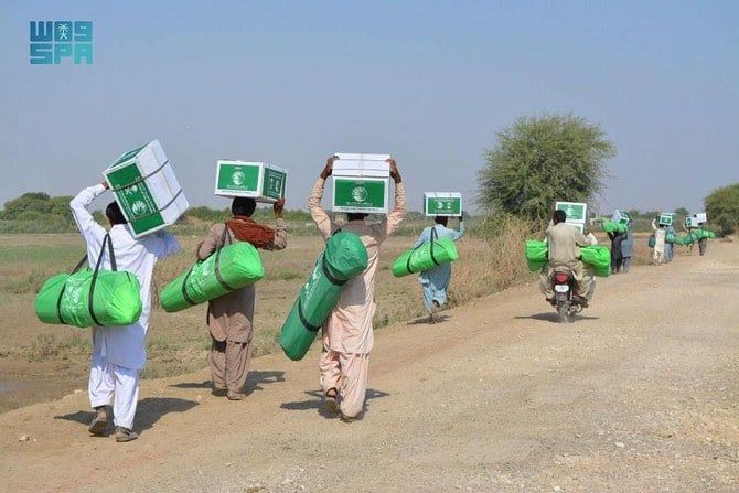 KSRelief distributes 1,005 shelter bags to flood-hit Pakistan