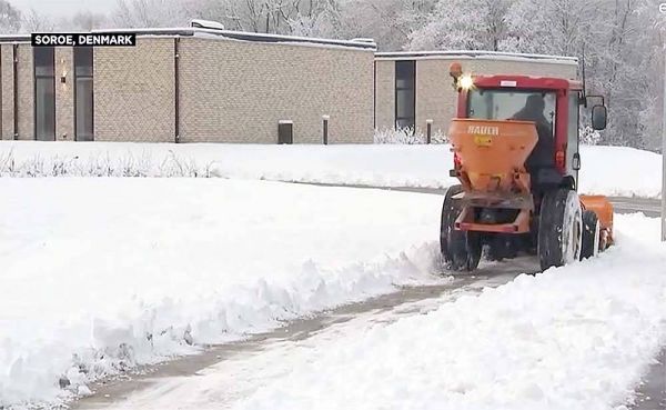 First snowfall of season in Scandinavia causes havoc on roads
