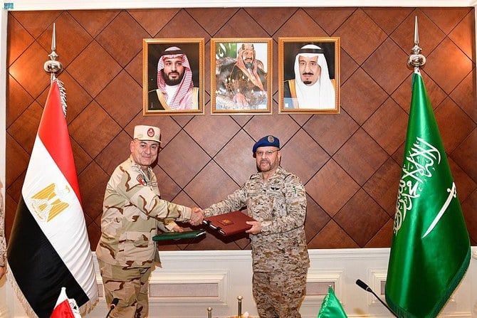 Saudi, Egyptian chiefs of staff discuss defense and military cooperation
