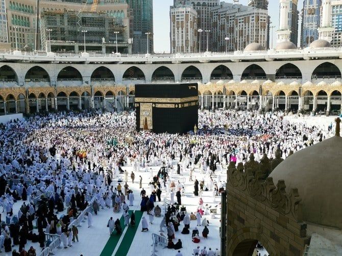 Deal signed at Hajj expo to launch smart cards for pilgrims