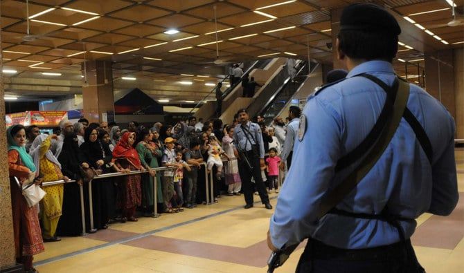 Pakistan arrests Iranian national traveling to UAE on fake passport