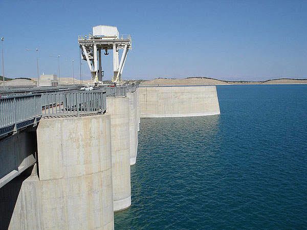 Cracks in the Ataturk Dam after earthquakes