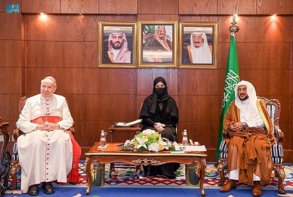 Islamic Minister Al-Sheikh meets archbishop of Vienna in Riyadh