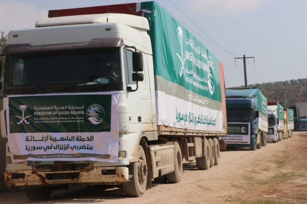 20 Saudi relief trucks cross to the Syrian border to help earthquake victims