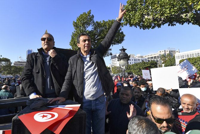 Tunisia detains critic of president in crackdown