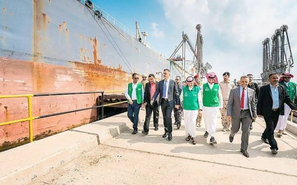 Third batch of Saudi oil derivatives grant arrives in Aden