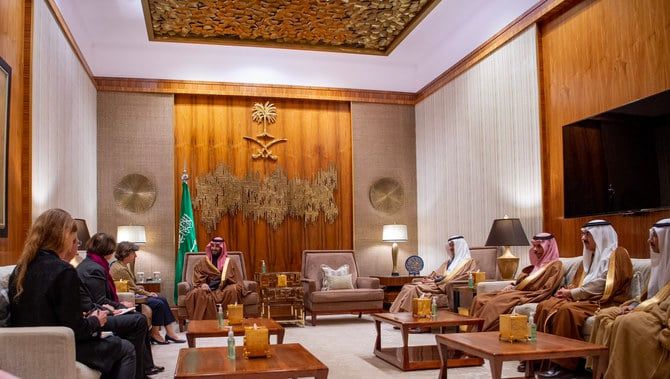 Saudi crown prince, French FM discuss bilateral relations