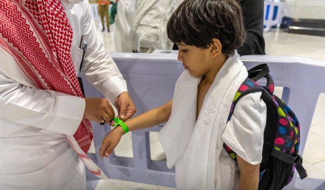 Children given wristbands at Two Holy Mosques