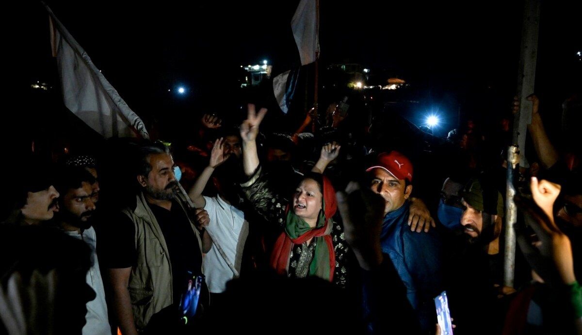 Imran Khan's Supporters Attack Pak PM Shehbaz Sharif's House