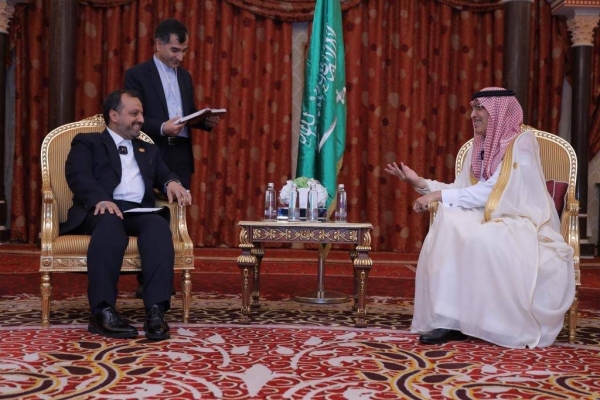 Saudi finance minister meets with Iranian counterpart