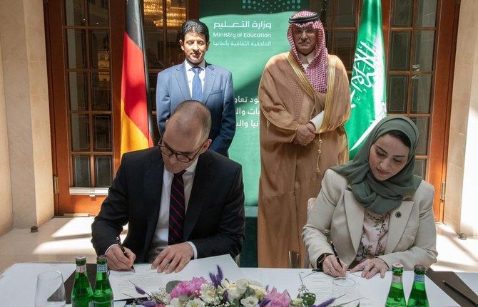 Saudi Education Ministry signs 17 partnerships to train Saudi doctors