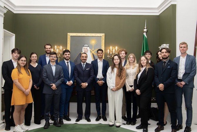 Saudi ambassador to UK discusses Vision 2030 with Oxford university students