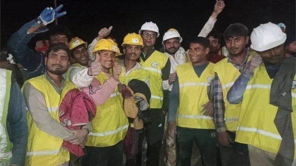 Indian miners rescued 41 workers trapped in a 'rat-hole' tunnel
