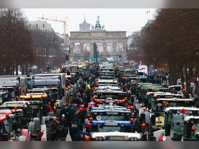 German Farmers Stage Highway Blockades to Protest Proposed Elimination of Diesel Tax Break