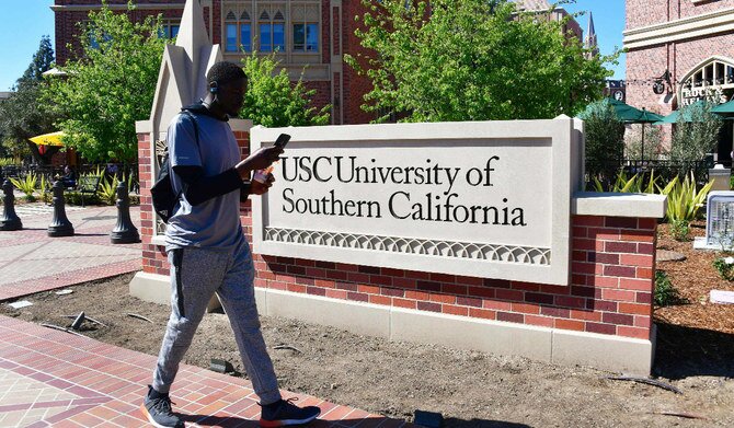 ألغت جامعة كاليفورنيا في الولايات المتحدة خطاب التخرج للمتخرج المسلم وسط مخاوف بشأن السلامة والجدل بشأن الانتقاد المؤيد لإسرائيل