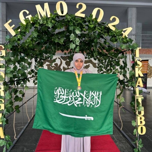 सऊदी छात्रों फातिमा बुआली और रिताज अल-सालेह ने 2024 के यूरोपीय लड़कियों के गणित ओलंपियाड में कांस्य और मानद पदक जीता