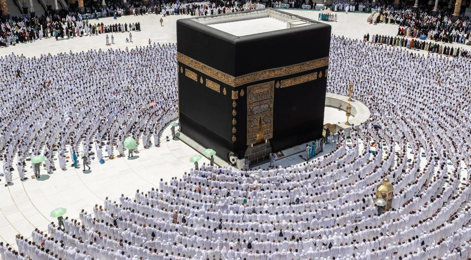 إمام المسجد الكبير في مكة ينصح المسلمين بالخوف من الله والعبادة له