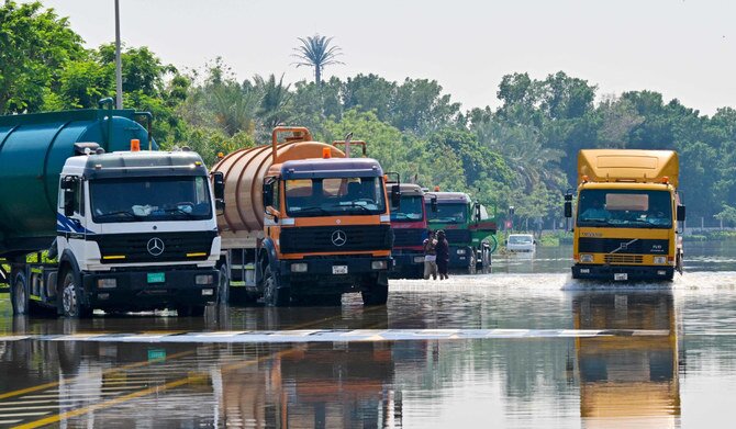 دبئی ایئرپورٹ پر بارشوں سے 4 افراد ہلاک، امارات اور عمان میں شدید بارشوں سے سفر متاثر، سیلاب، سائنسدانوں کا گلوبل وارمنگ پر الزام