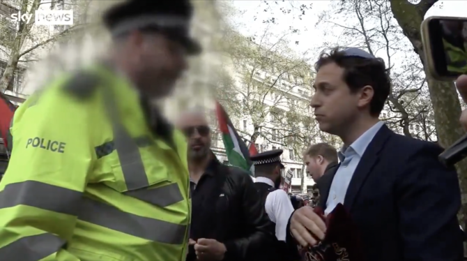 Former Police Officer Clarifies: Gideon Falter's Encounter with Met Officer at Pro-Palestinian Demonstration Was Not Antisemitic