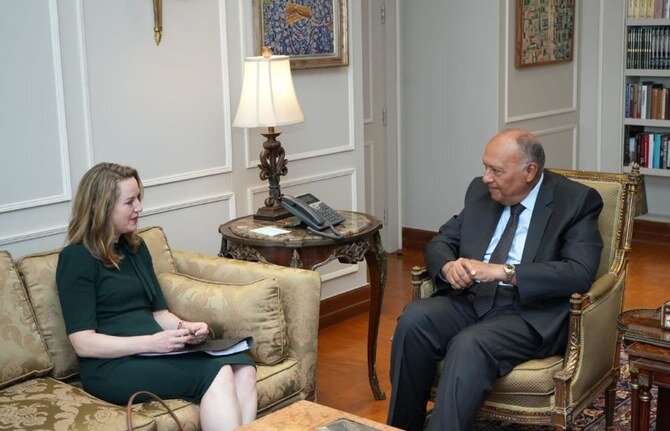 שר החוץ של מצרים ומנהל האו"ם הבינלאומי למגורים דנים בהגירה, שינויי אקלים וסיוע הומניטרי