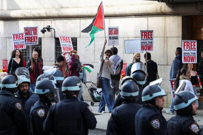 התנגשויות בקמפוס: מתח מתגבר בעוד מפגינים פרו-פלסטינים מתמודדים עם מועדים סופיים, מעצרים